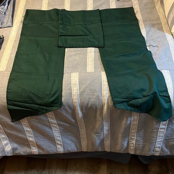 Green valances​ - Picture 1 of 1